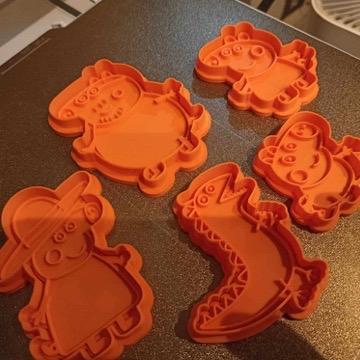 Peppa Pig Cookie Cutters Set - Fun Character Shapes for Baking - Perfect for Kids' Parties & DIY Treats - Pink Design - Image 3