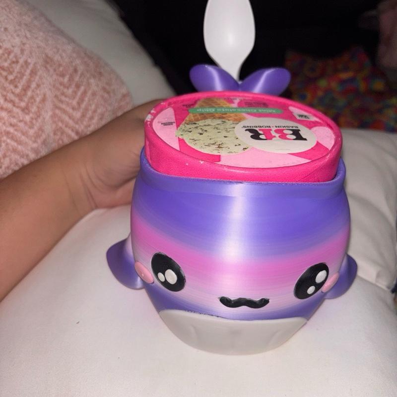 Whale Shaped Ice Cream Tub Holder - Fun Kitchen Utensils for Creative Storage and Display - Image 3